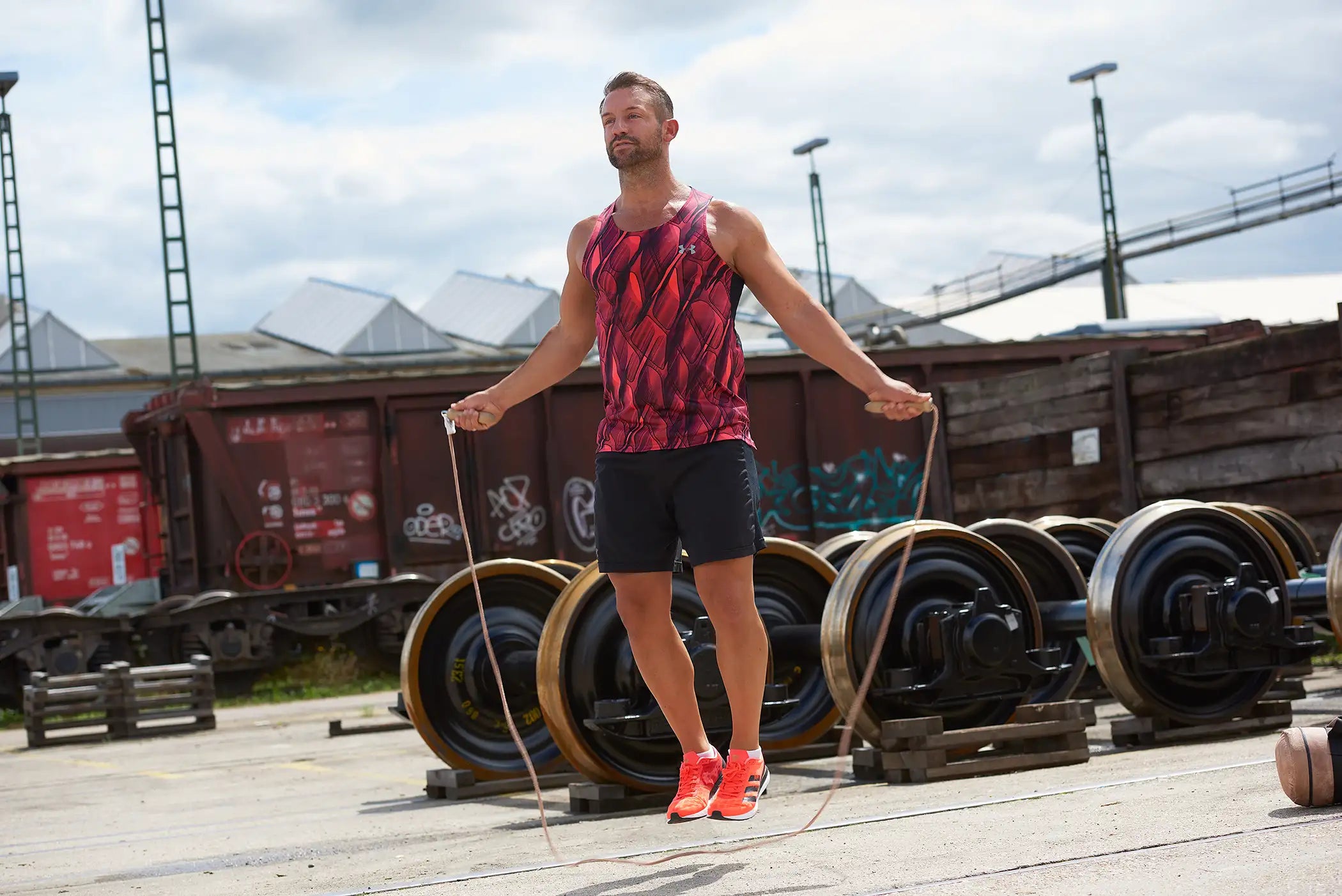 Mann beim Seilspringen