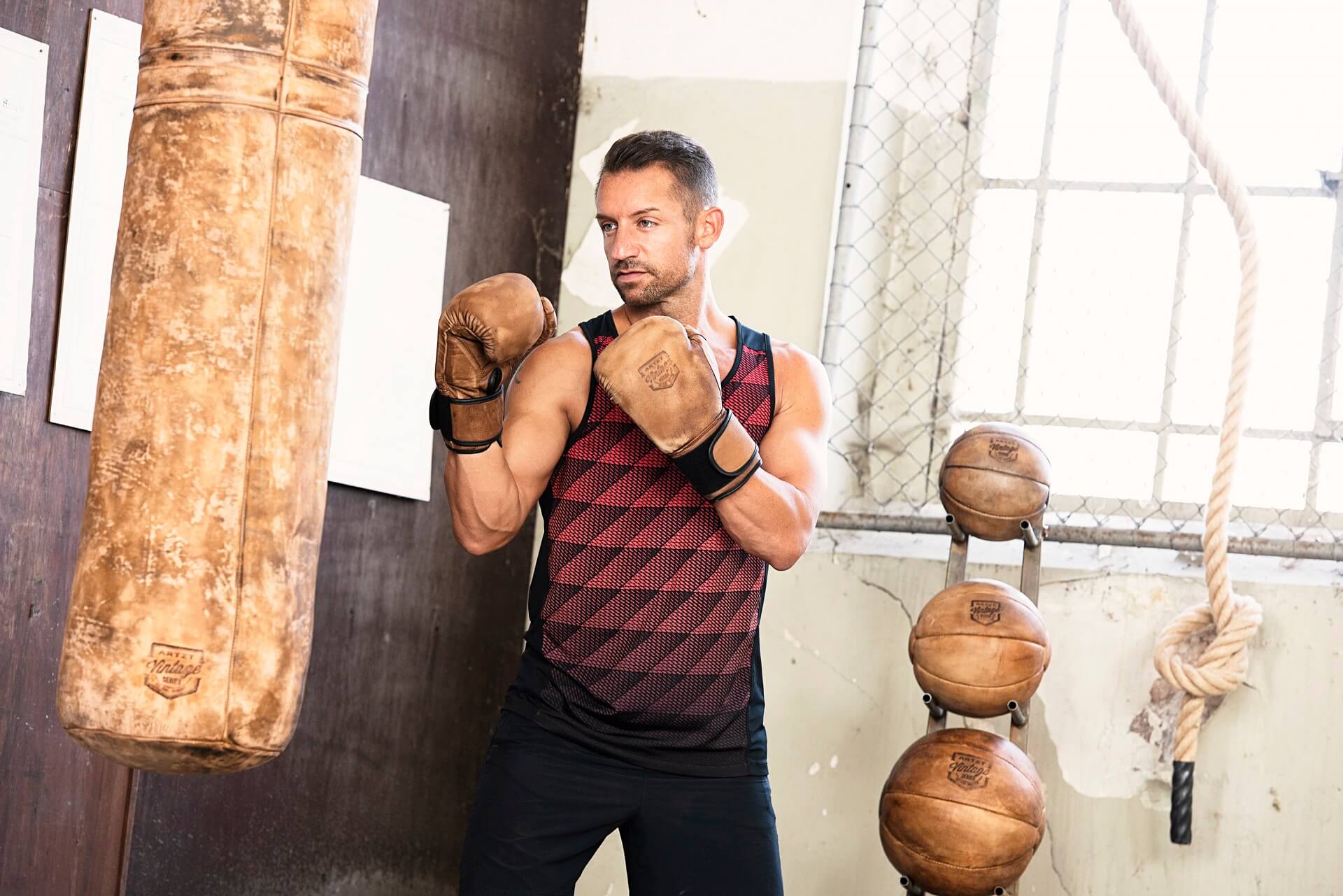 Load video: Personal trainer Arne Derricks shows how to train endurance and strength with boxing.