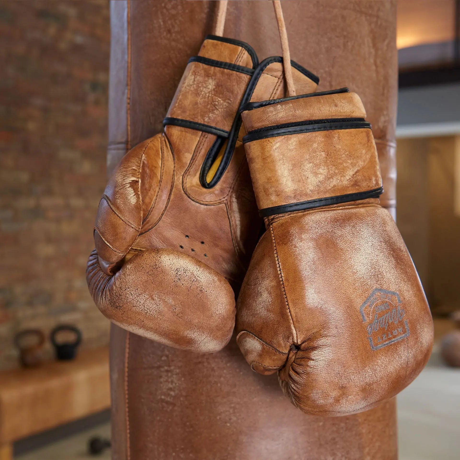 Buy boxing gloves in a retro look ARTZT Vintage Series